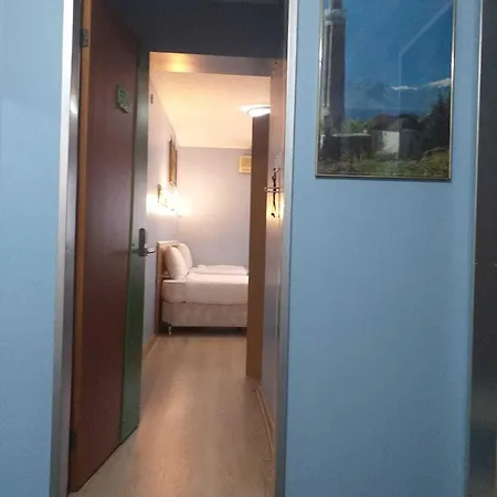 Oz Hotel 2*